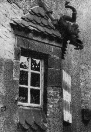 Fensterdetails am Palas
